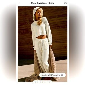 Alo Yoga Muse Sweatpants